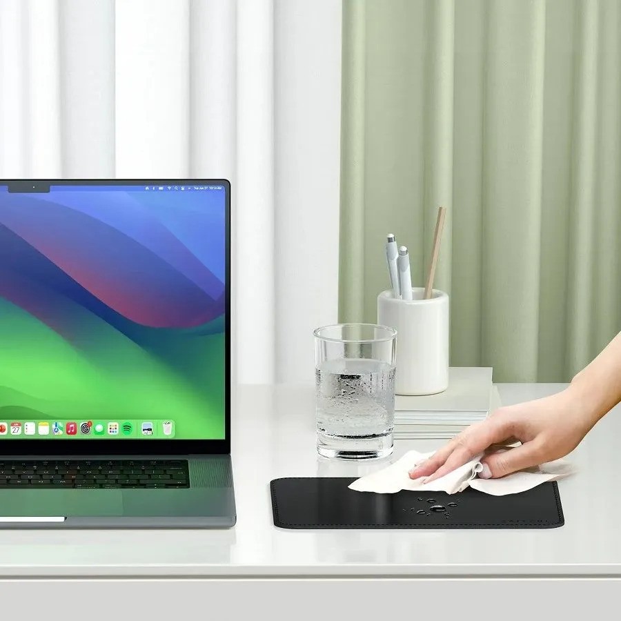 Коврик для мыши Satechi Vegan-Leather Premium Desk Mat (черный)