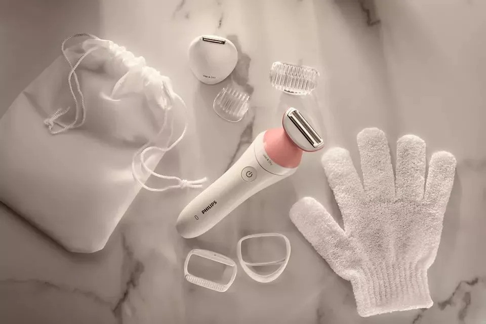 Электробритва Philips Lady Series 6000 BRL146/00 (белый/розовый)