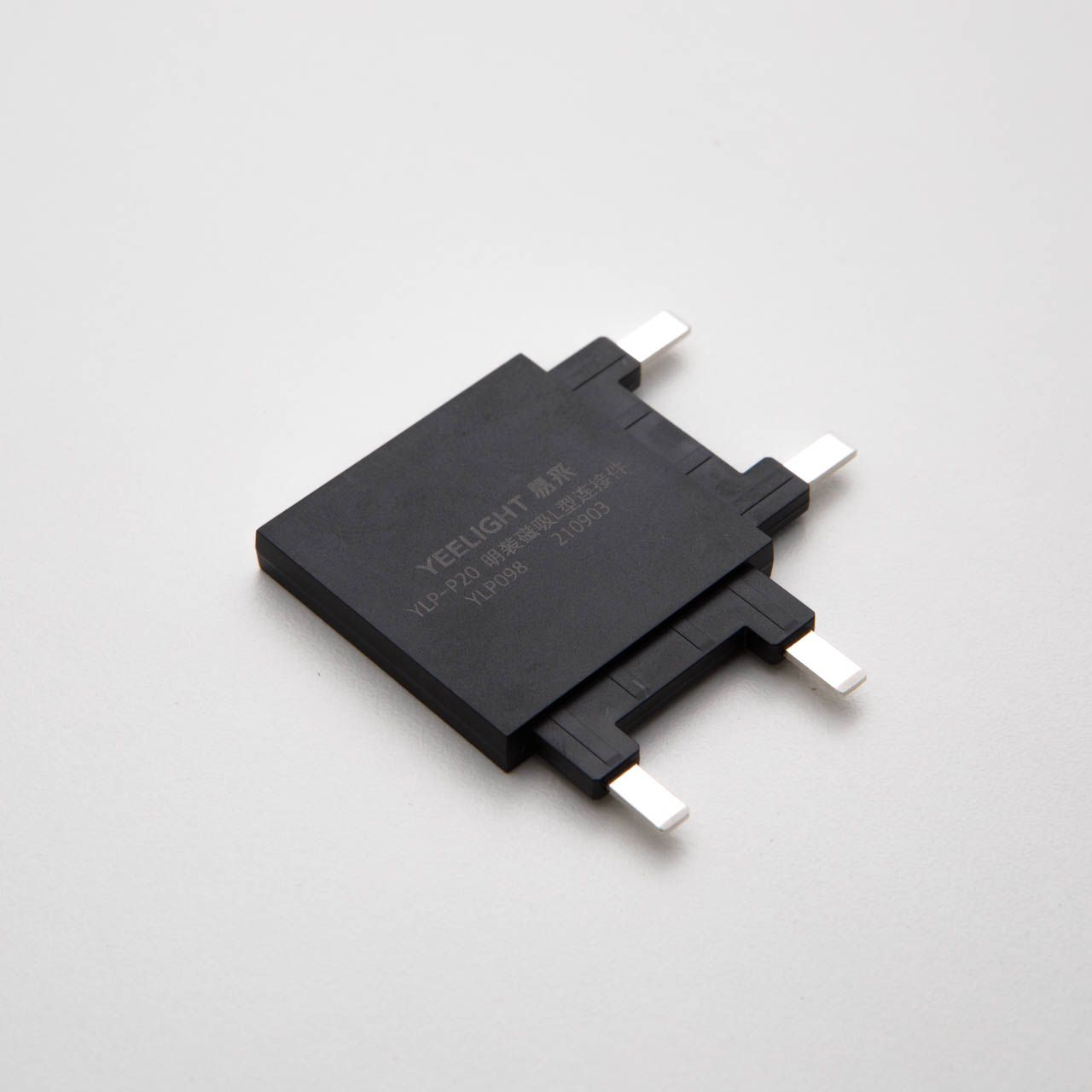 Коннектор Yeelight Pro P20 (для магнитного трека, L-типа, черный)