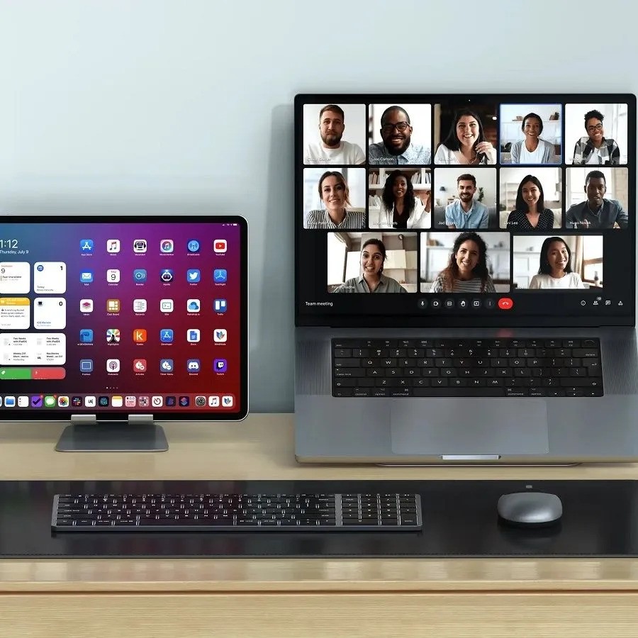 Коврик для мыши и клавиатуры Satechi Vegan-Leather Premium Desk Mat (черный)