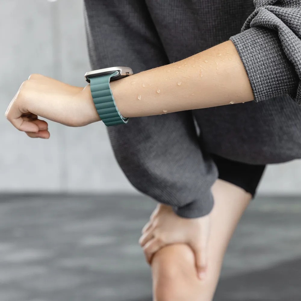 Ремешок для часов SwitchEasy MAW245078PG22 Skin Silicone Magnetic Watch Band (для Apple Watch 42/44/45mm, зеленый)