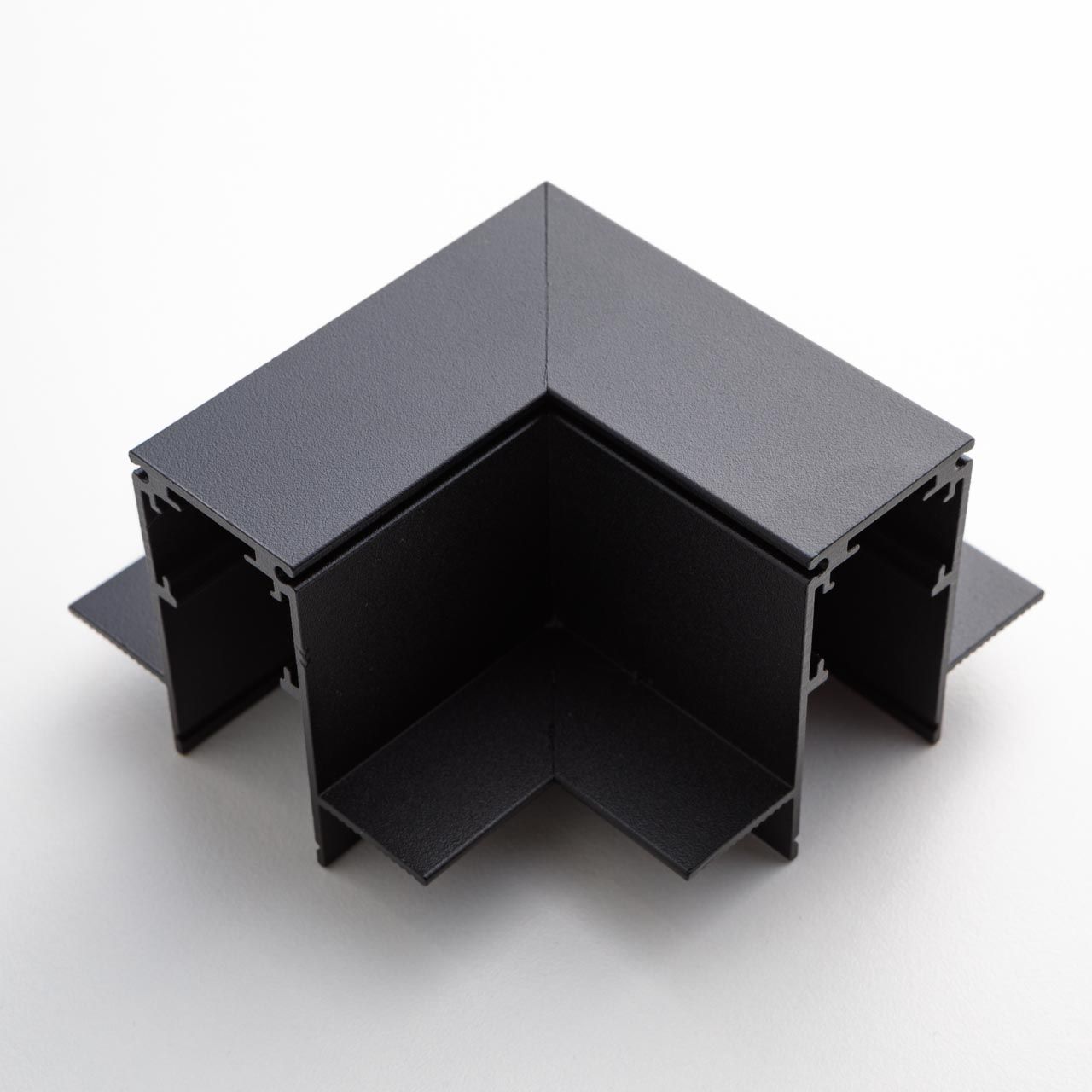 Коннектор Yeelight Pro E20 (для магнитного трека, L-Тип, без токопровода, черный)