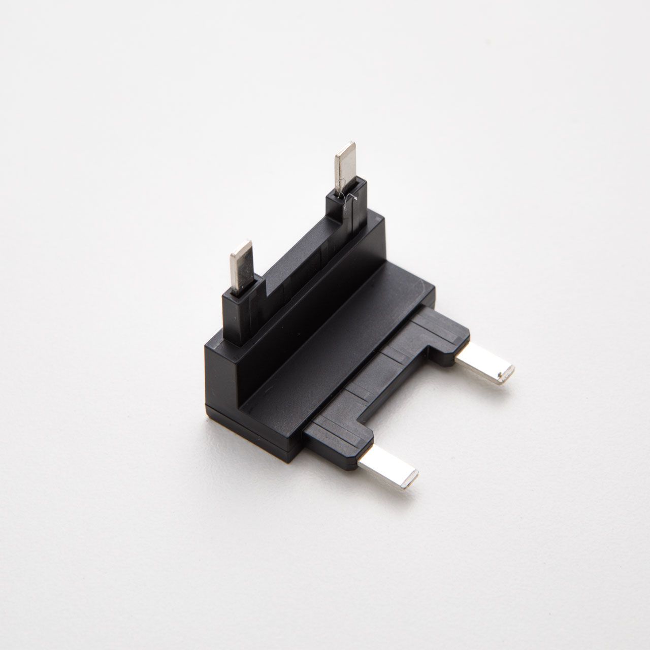 Коннектор Yeelight Pro P20 (для магнитного трека, вертикальный, черный)