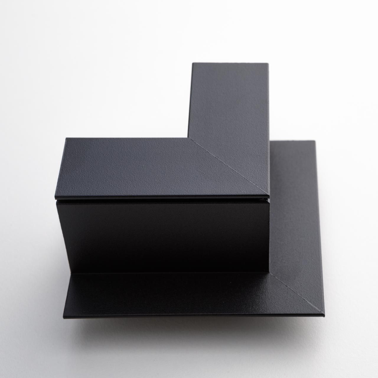 Коннектор Yeelight Pro E20 (для магнитного трека под ГКЛ, L-Тип, горизонтальный, без токопровода, черный)