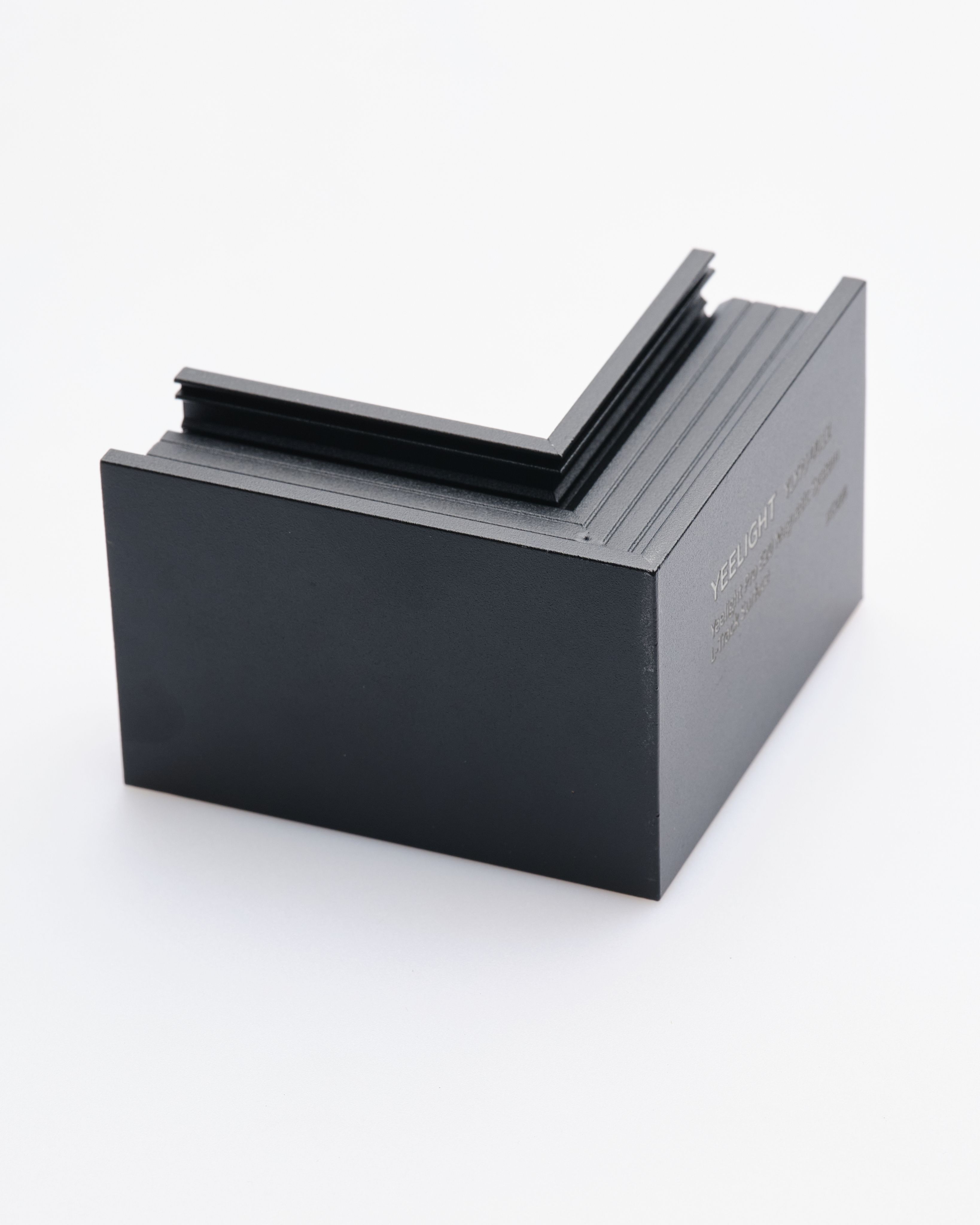 Коннектор Yeelight Pro E20 (для магнитного трека, L-Тип, без токопровода, черный)