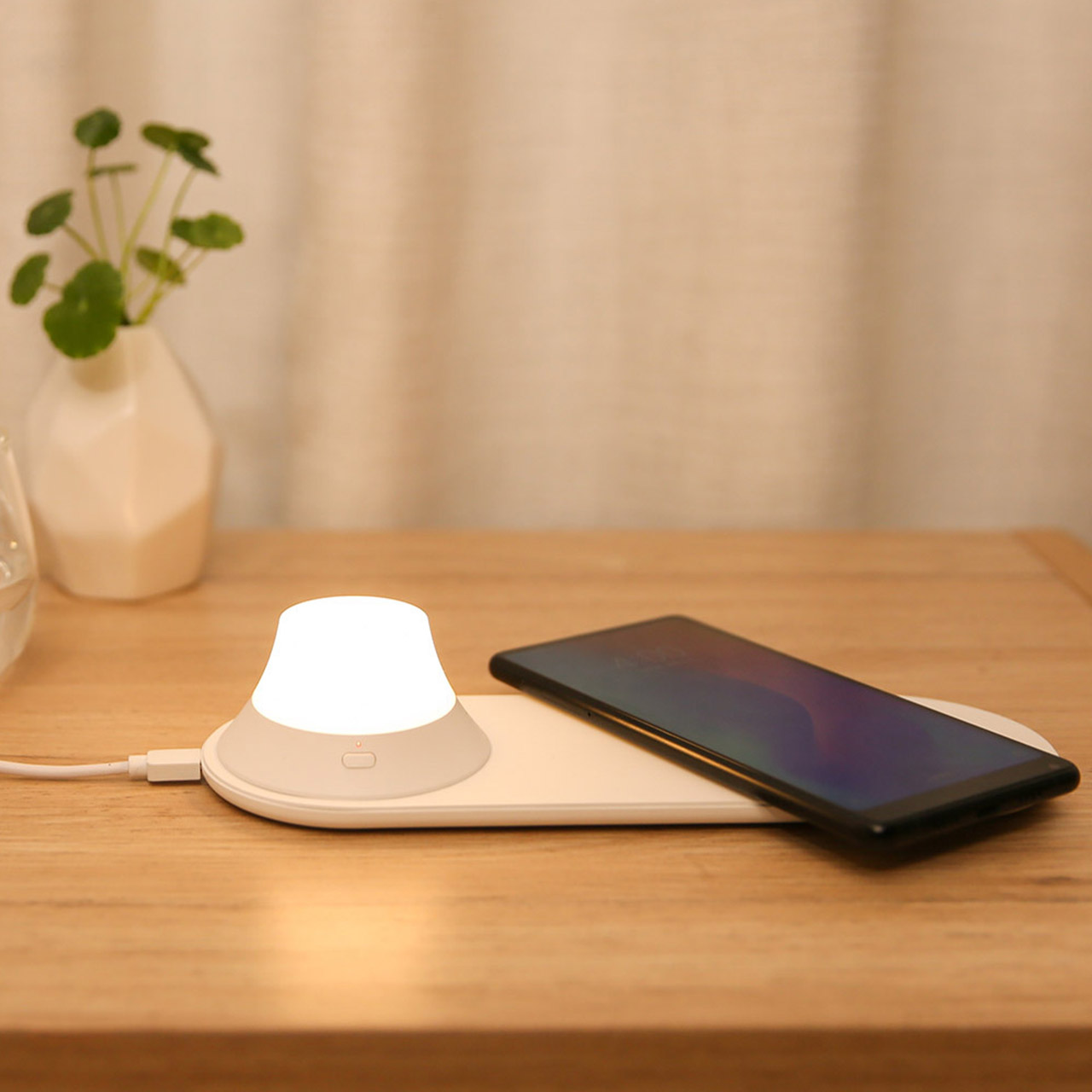 Yeelight wireless charging nightlight