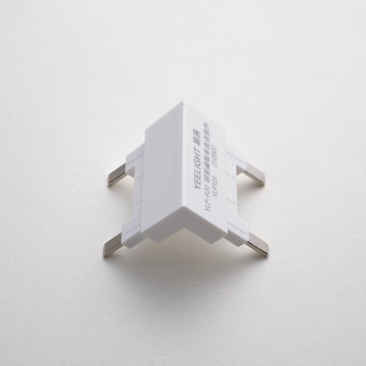 Коннектор Yeelight Pro P20 (для магнитного трека, вертикальный, белый)