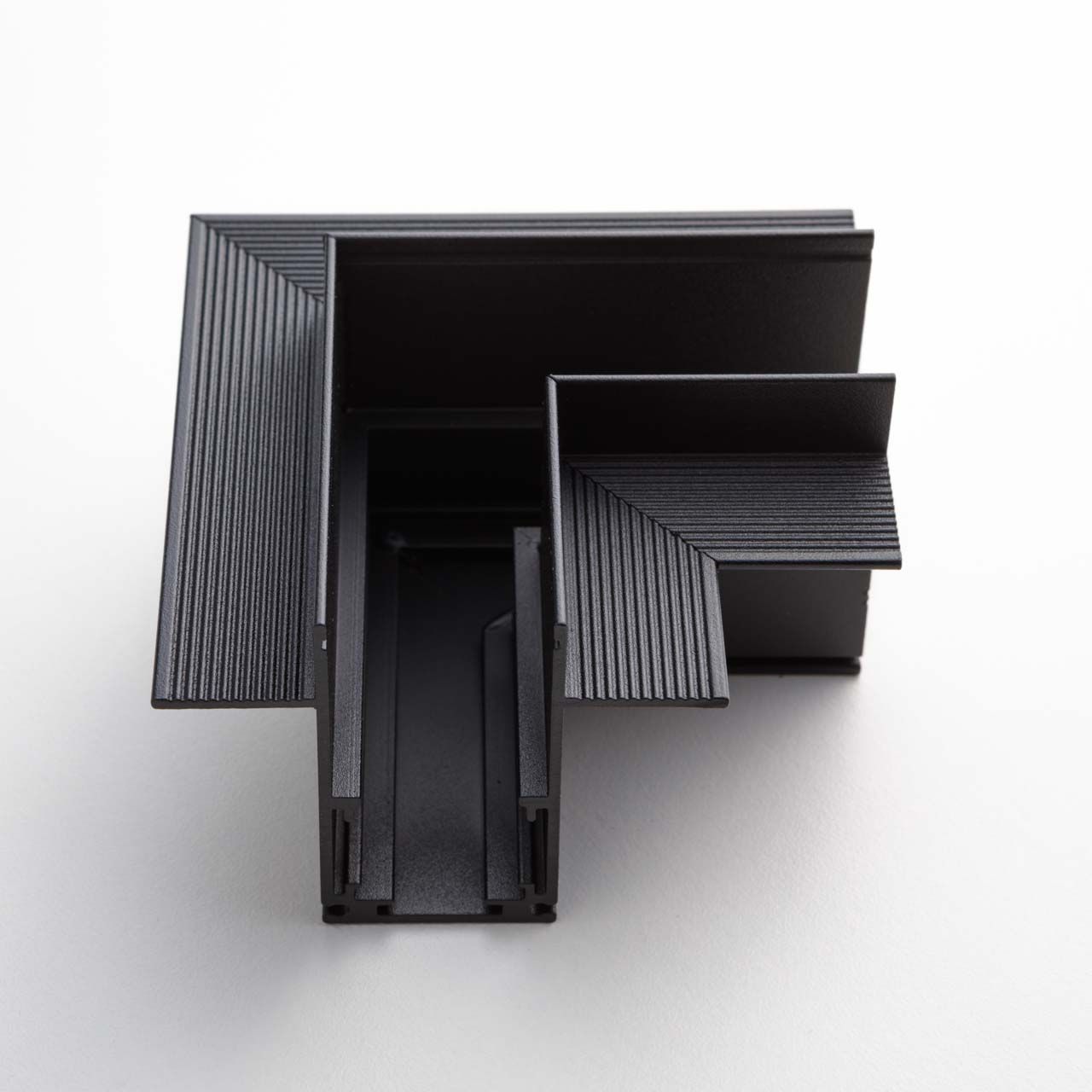 Коннектор Yeelight Pro E20 (для магнитного трека под ГКЛ, L-Тип, горизонтальный, без токопровода, черный)