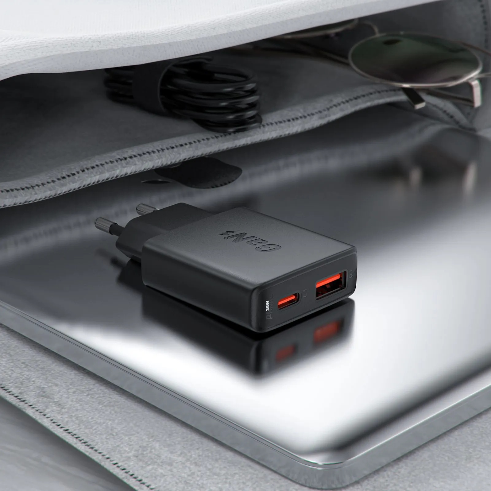 Зарядное устройство ACEFAST A69 PD30W GaN (USB-A+USB-C) ultra-thin charger (EU, черный)