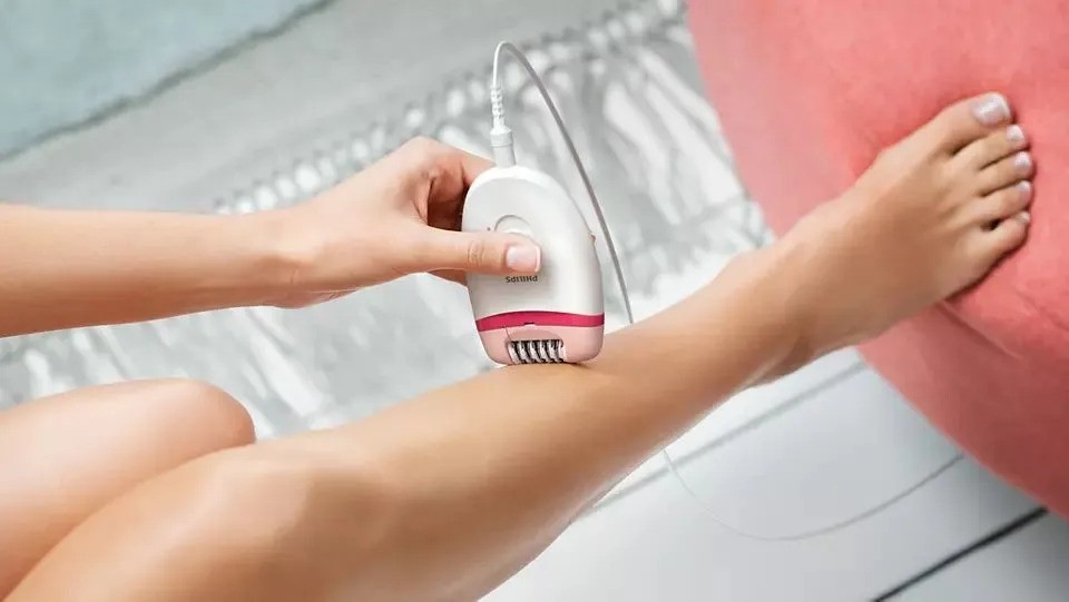 Эпилятор Philips BRE235/00 (белый/розовый)