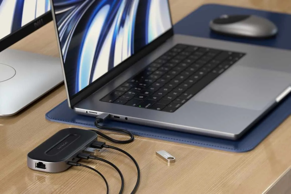 USB-C-Адаптер Satechi USB4 Multiport Adapter with 2.5G Ethernet (серый)