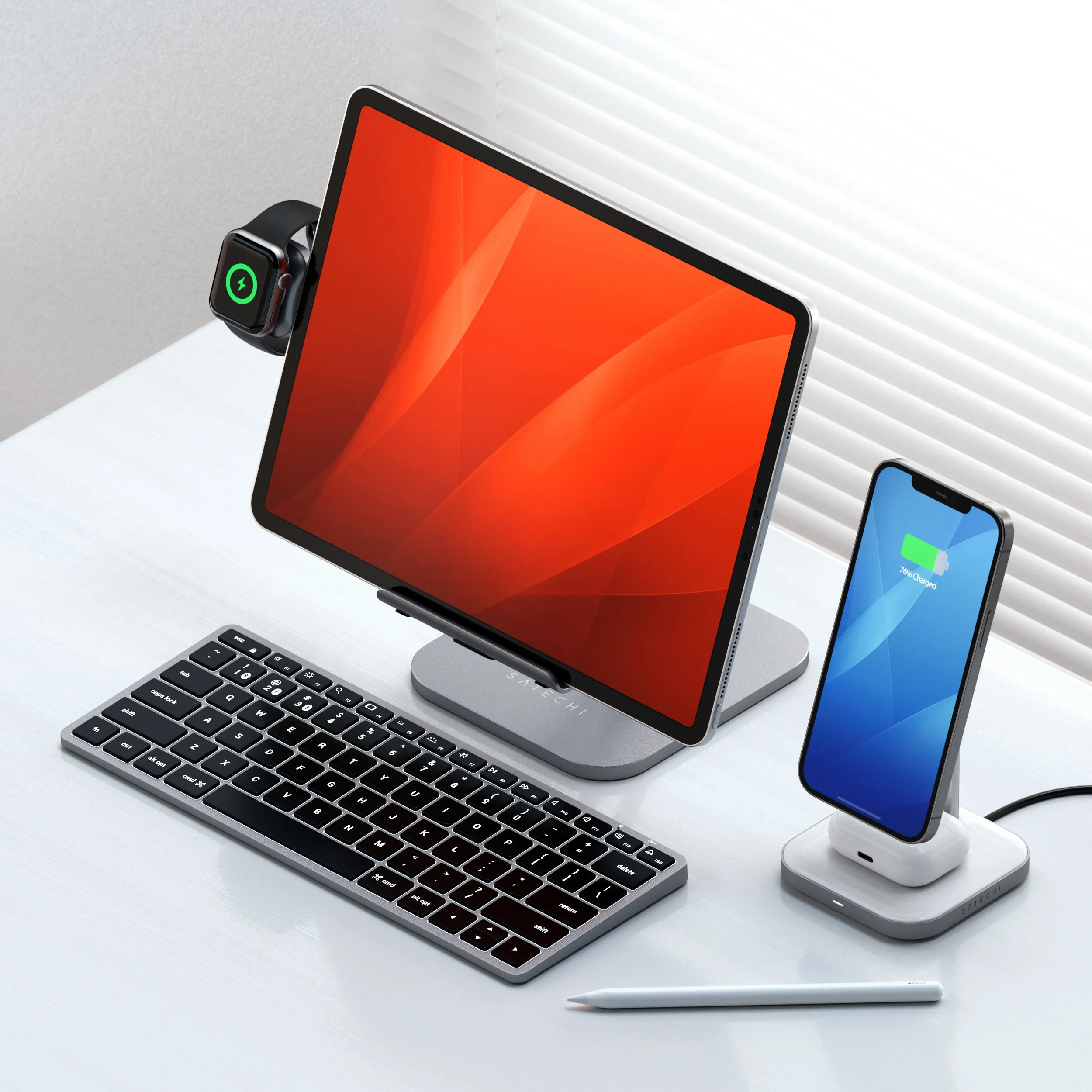 Беспроводное зарядное устройство-подставка Satechi Magnetic 2-in-1 Wireless Charging Stand (серый космос)